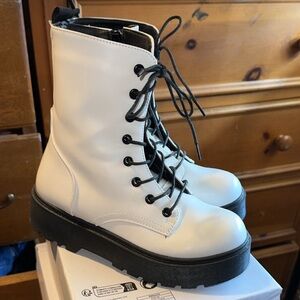 White lace up boots